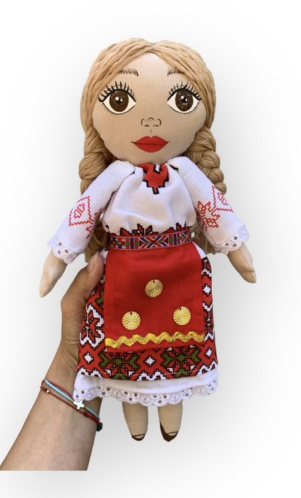 Кукла с народна носия