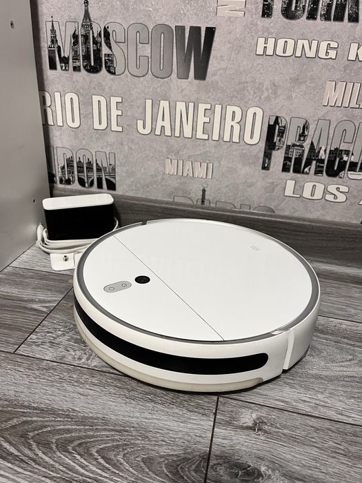 Продаю б/у моющий робот-пылесос Mi Robot Vacuum-Mop 2
