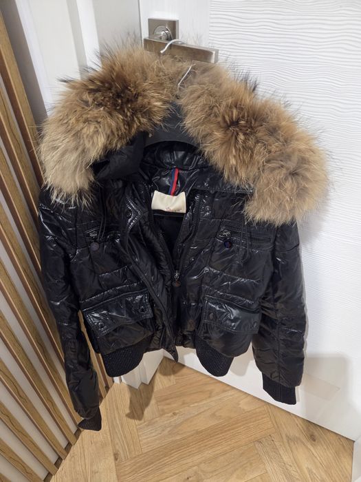 Яке Moncler с яка