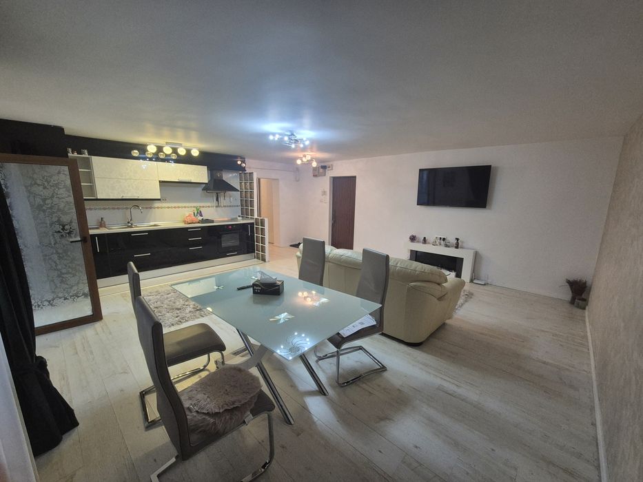 Apartament de vanzare 3 camere - Targoviste Micro 3- str. Constantin Brancoveanu nr 70
