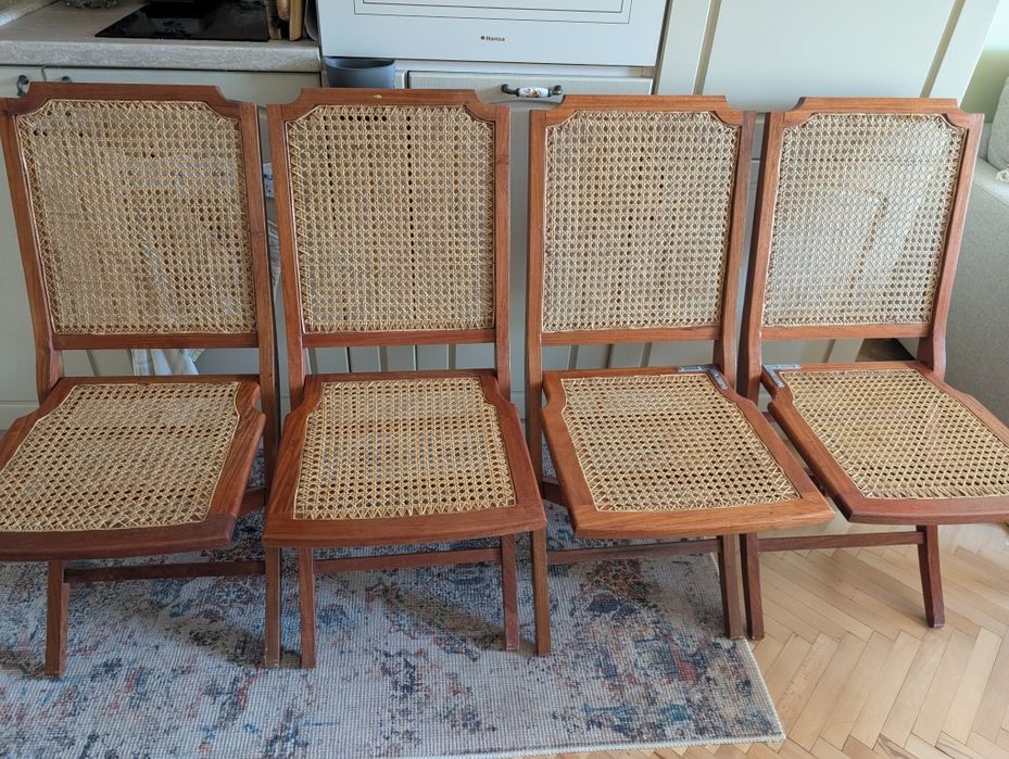 Сгъваеми столове от масивно дърво