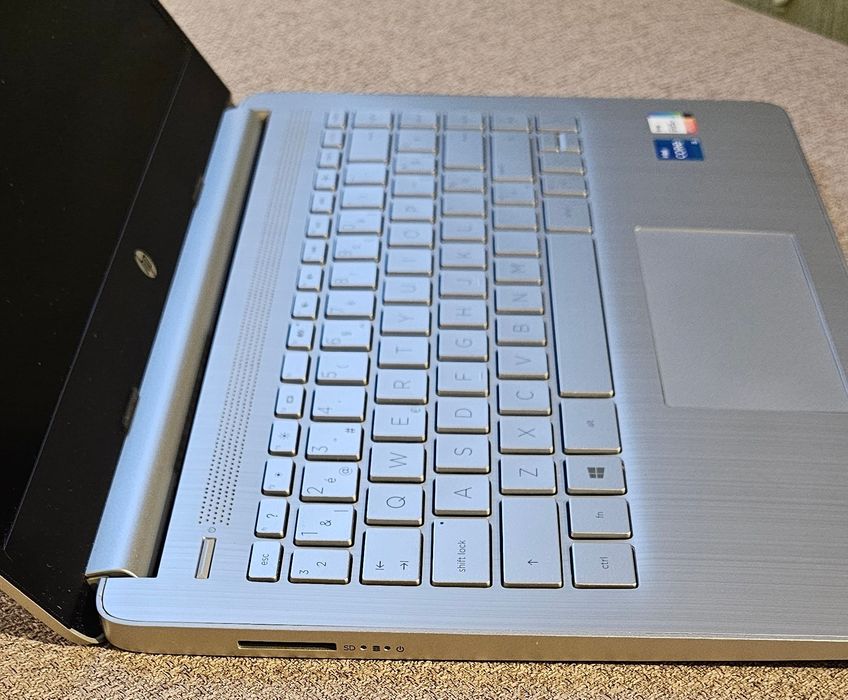 Laptop HP 14s-dq2021nb,  i5 Gen 11,  512GB SSD, baterie nouă + husă de protecție