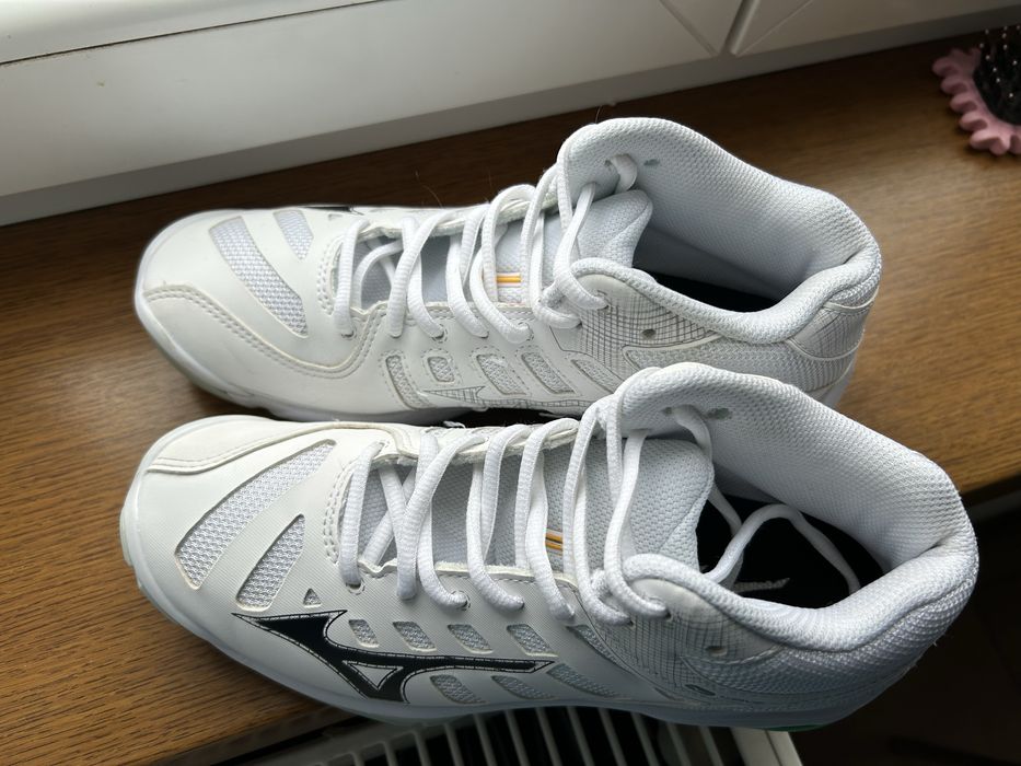 Mizuno Wave Voltage 2 Mid