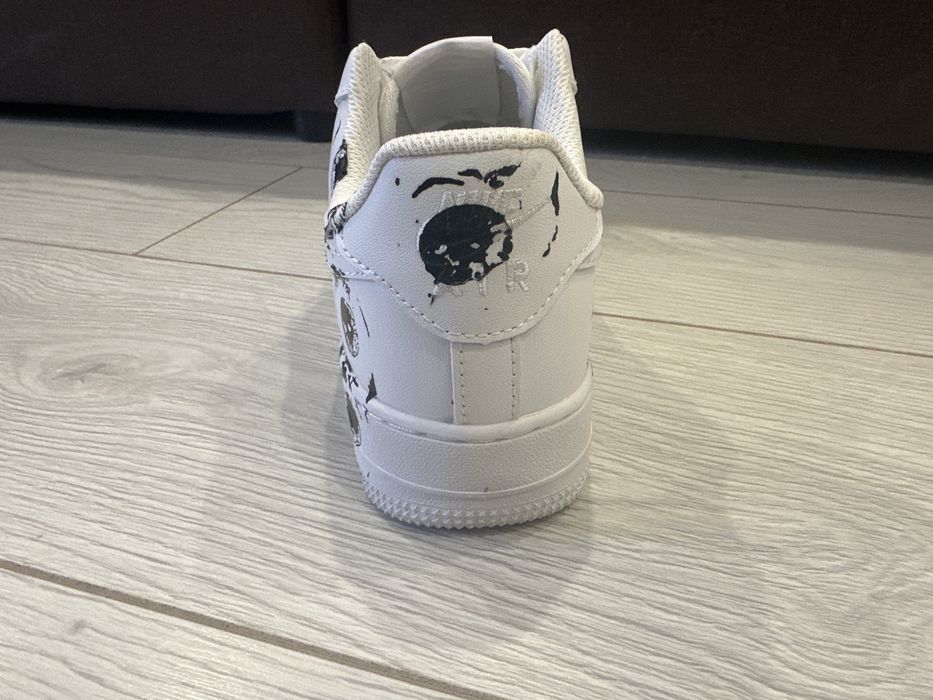 Белые кроссовки форсы кдг