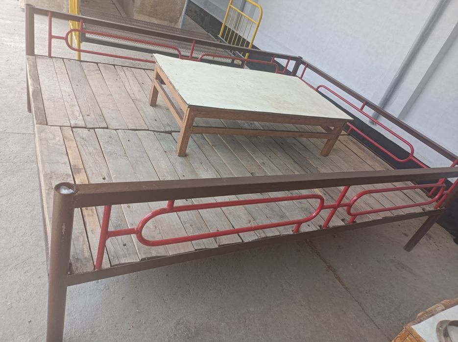 Добротный,мощный тапчан 260х210см