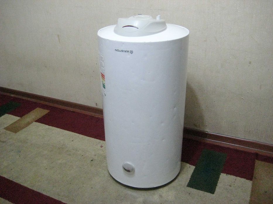 Водонагреватель накопительный 100лт хорошим рабочим состоянии!
