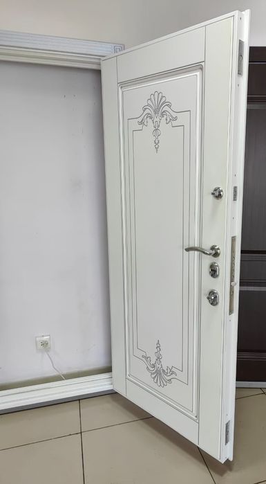 Входные, стальные двери.