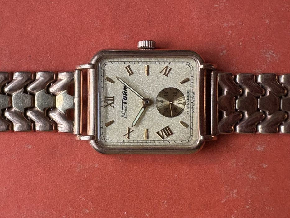 Продам золотые часы.