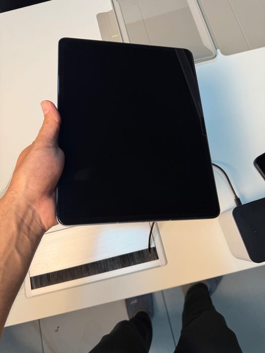 iPad Air 13 M3 Cellular(e-sim) 128GB + чехол и стекло ESR в подарок