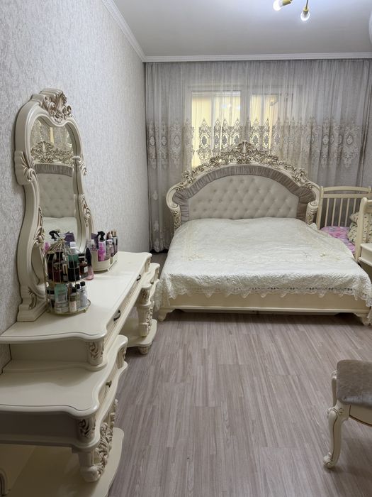 Продам б/у спальний гарнитур