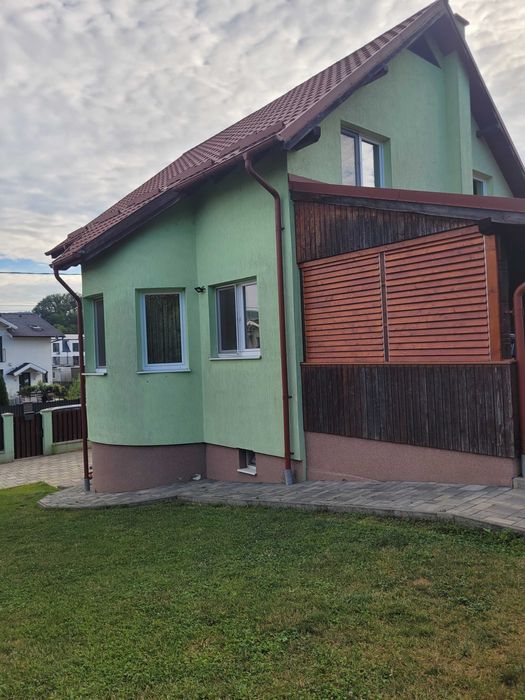 „Casă de familie în cartier rezidențial din Livezeni – 815 mp teren, garaj, livadă, aproape de Târgu Mureș”