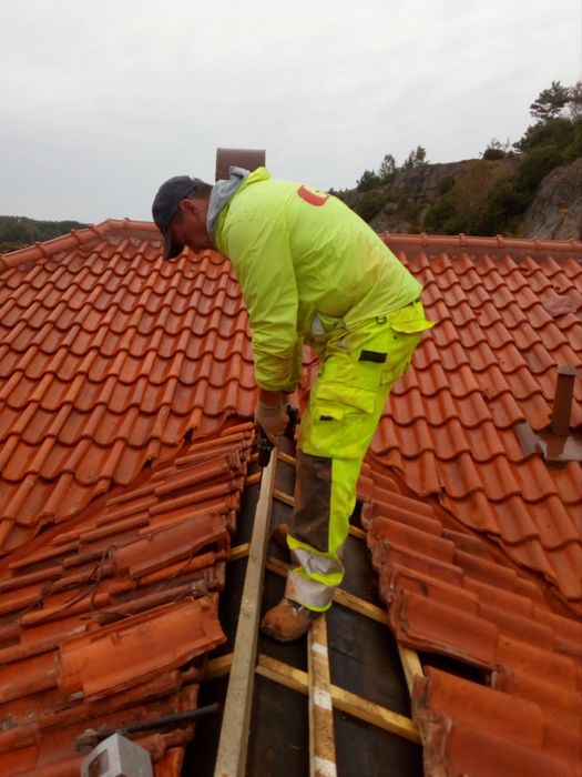 Executam lucrări de construcții, acoperișuri, terase și finisaje