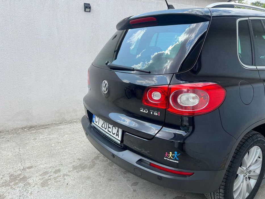 Volkswagen Tiguan 2009 • Automat • 4x4 • Benzina
