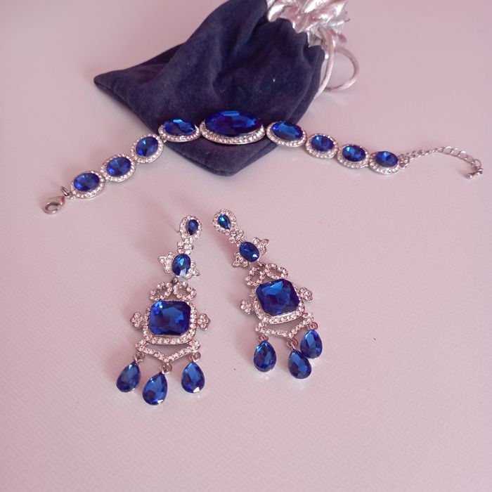 Украшение- серьги, браслет