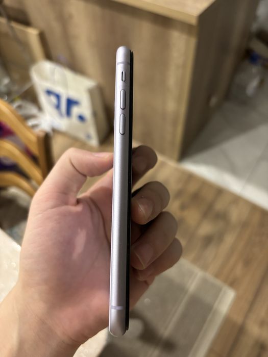 Продам айфон 11