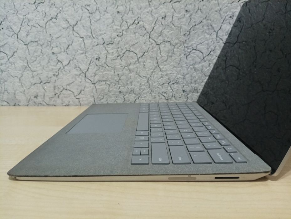 Microsoft Surface 13,5" 2K TouchScreen/Core™ i7-8650U/16GB/512GB NVMe!