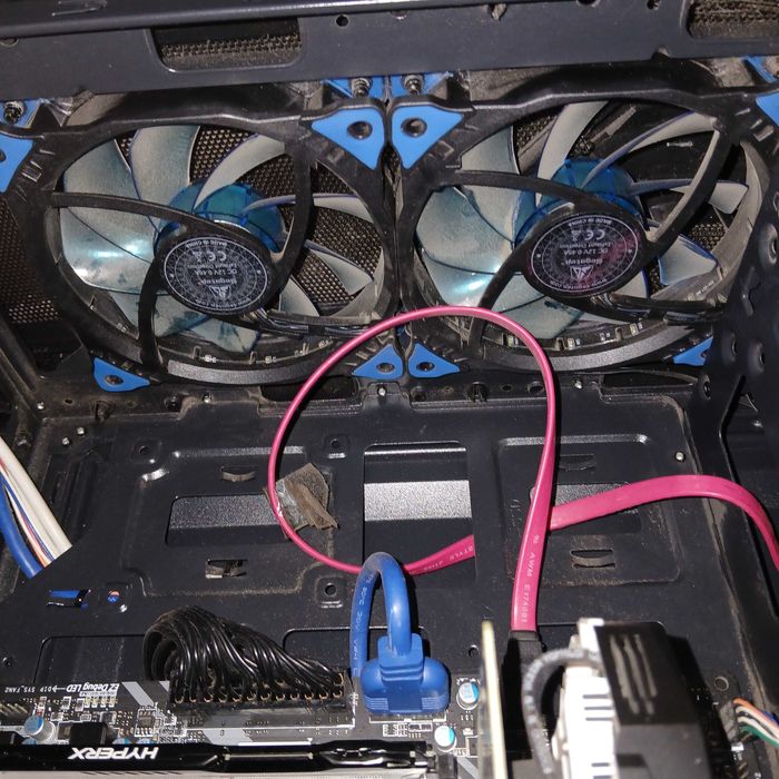 Vând PC complet în stare foarte bună