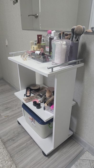 лампа,помощник, вешалка