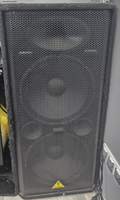 Продам срочно! Пару колонок BEHRINGER.