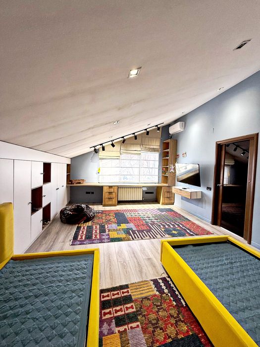 Квартира с современным ремонтом в таунхаусе