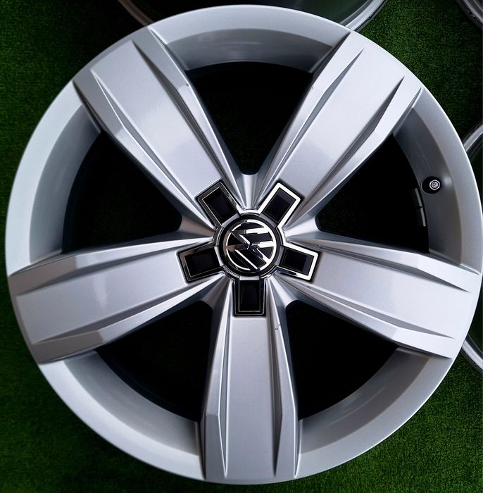 Продавам 4бр оригинални 17-ки джанти за Фолксваген Тигуан, Пасат, Голф