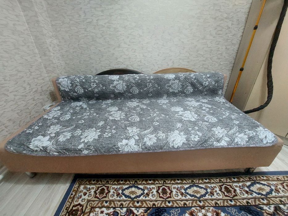Продам спальный диван