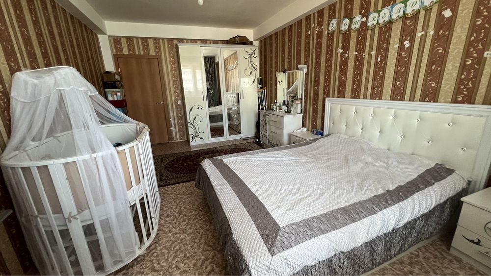 Продам квартиру 4-комнатную