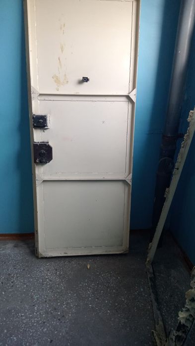 Продам стальную дверь 200х77.5