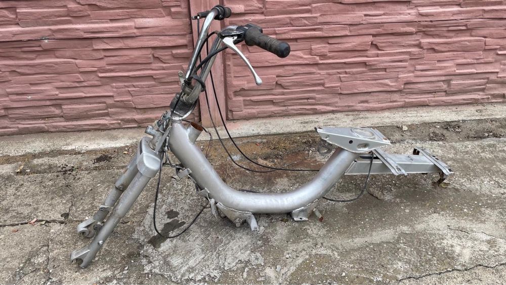 Piaggio Boss -cadru- bascula- roti