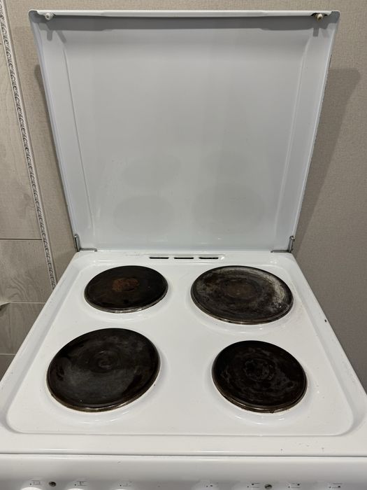 Продам электрическую плиту Indesit