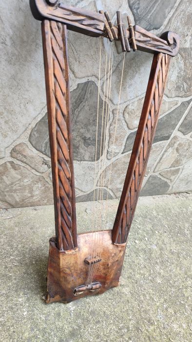 Instrument tradițional etiopian "Begena" sau "Krar"