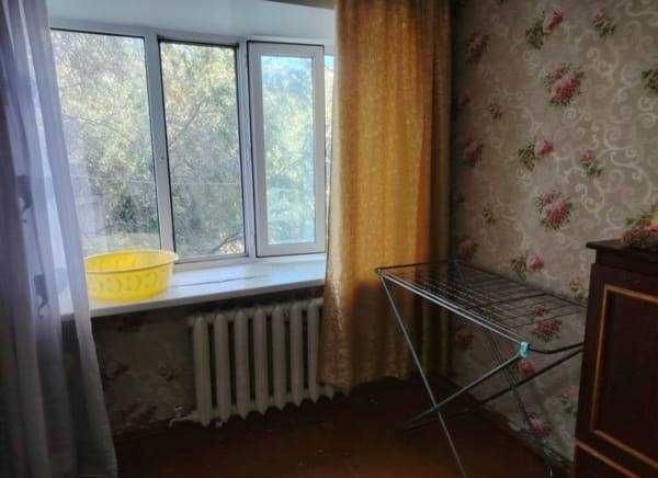 Продается малосемейка в самом центре города.