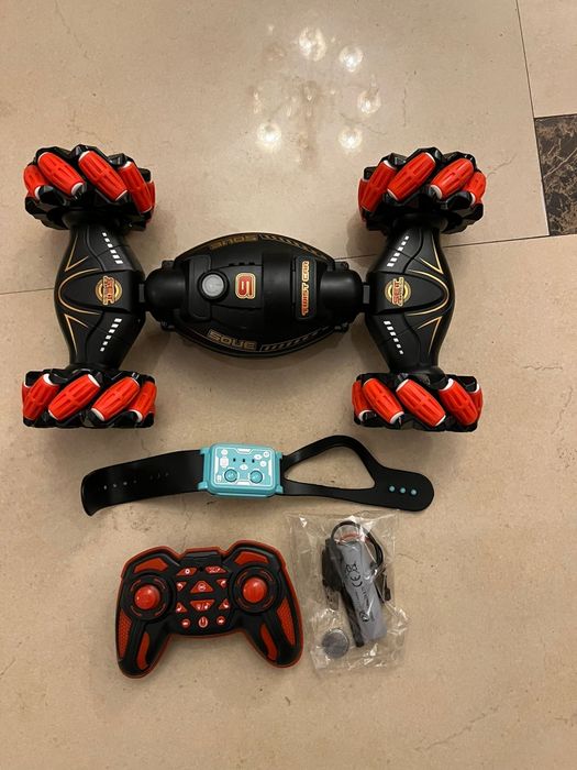 Transport gratuit, Mașinuță de cascadorii cu ceas și telecomanda, rosu