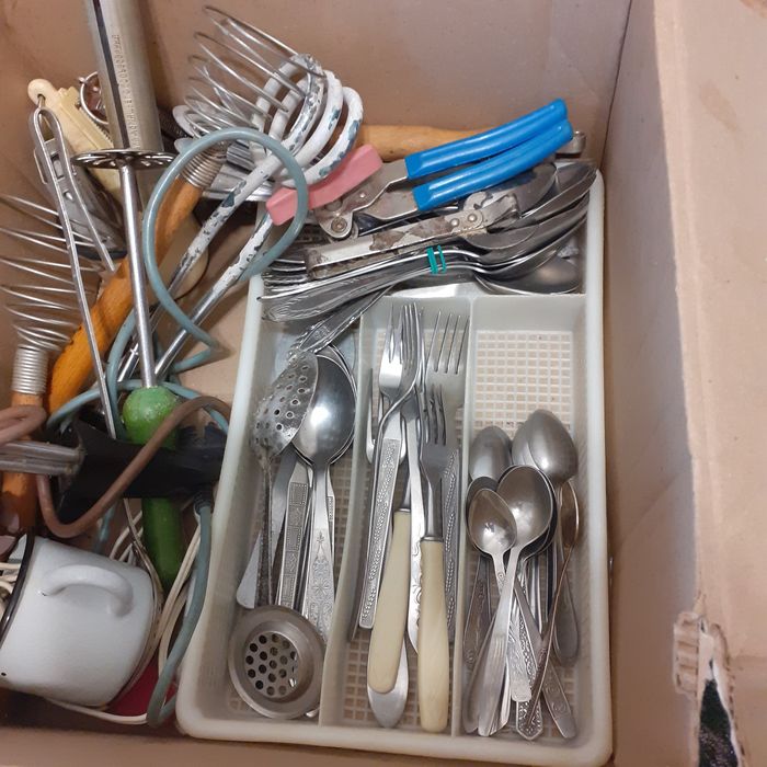 Тумбочка  5000тг.под тв.посуда