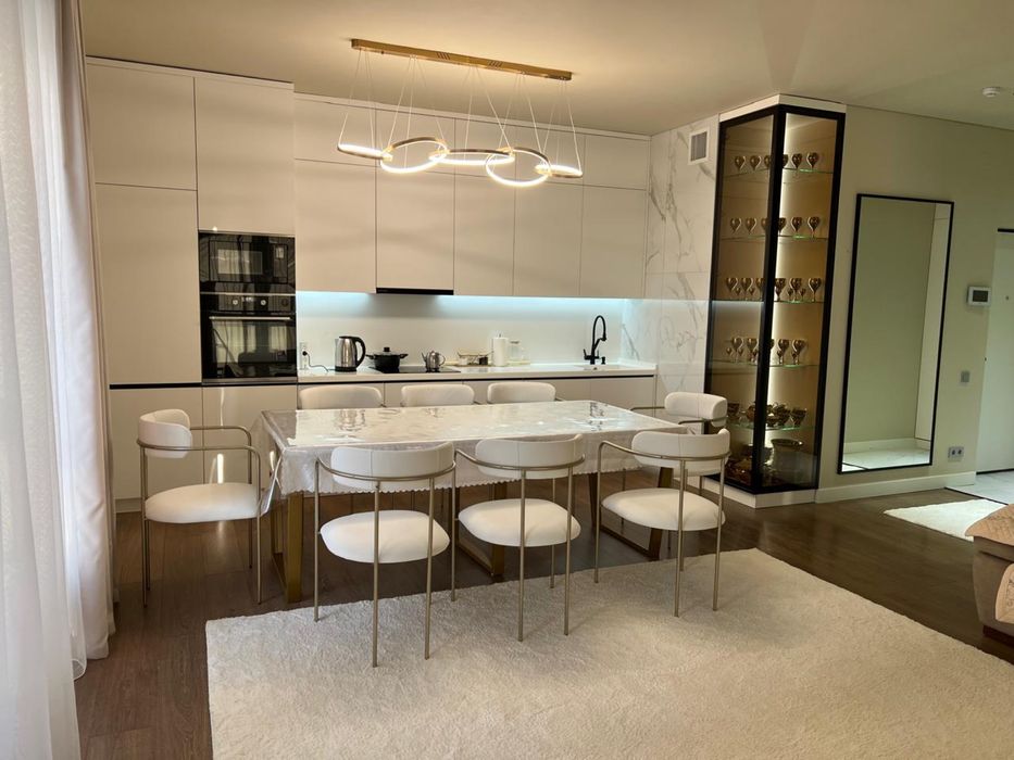 продам стол и стулья