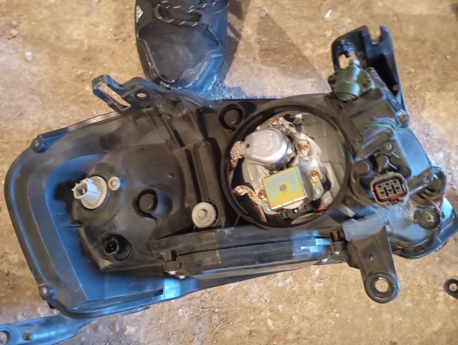 Продам запчасти Мазда Трибьют,Форд