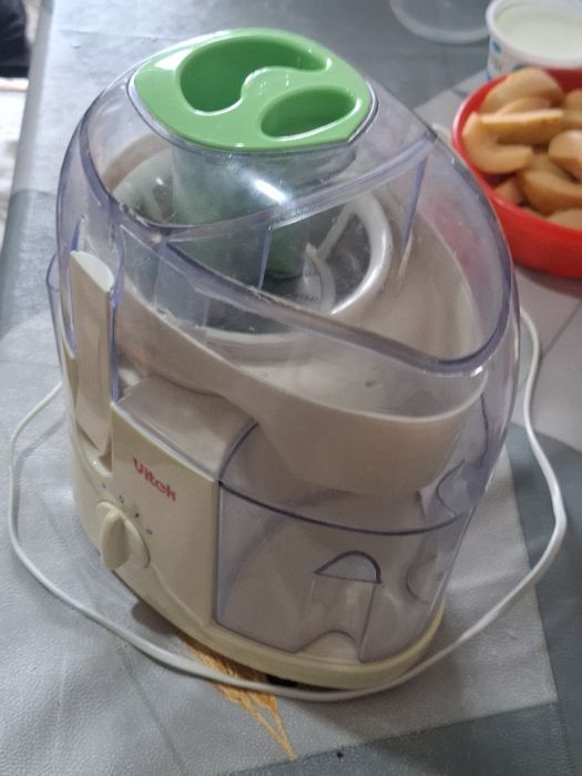 Соковыжималка Vitek в хорошем рабочем состоянии