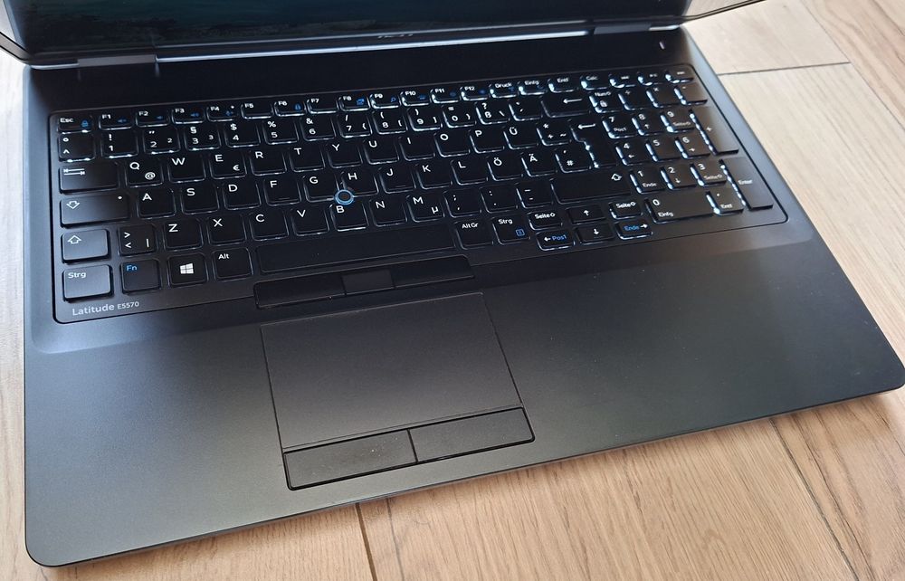 15.6' Touch Dell 5570 i7-6820HQ/32GB/AMD R7 2GB GDDR5/1TB SSD/IPS/Бат.5ч.