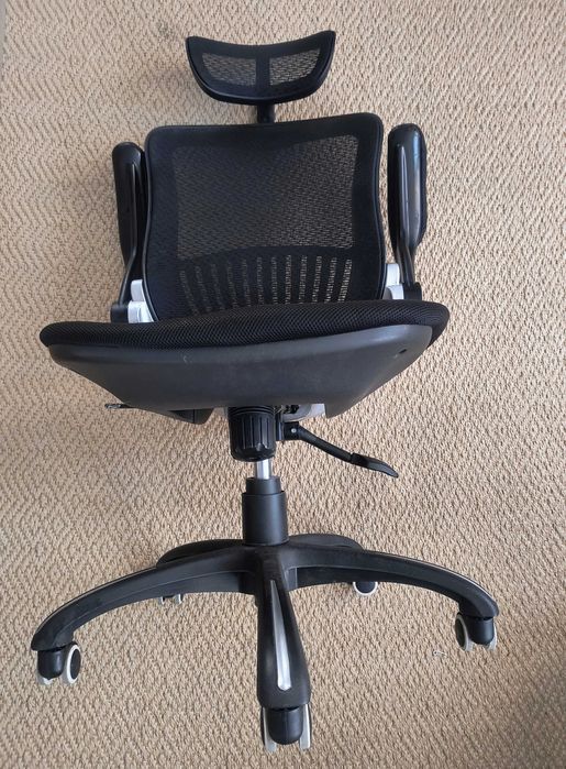 Офис Стол Голям Черен Meш Широка седалка 54/50cm Опора за глава