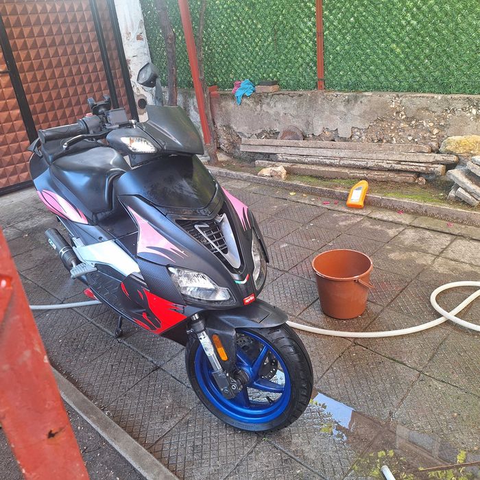 продавам скутер aprilia sr 50