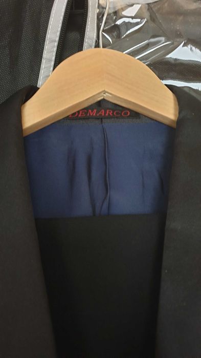 Vand costum elegant barbatesc marca DeMarco