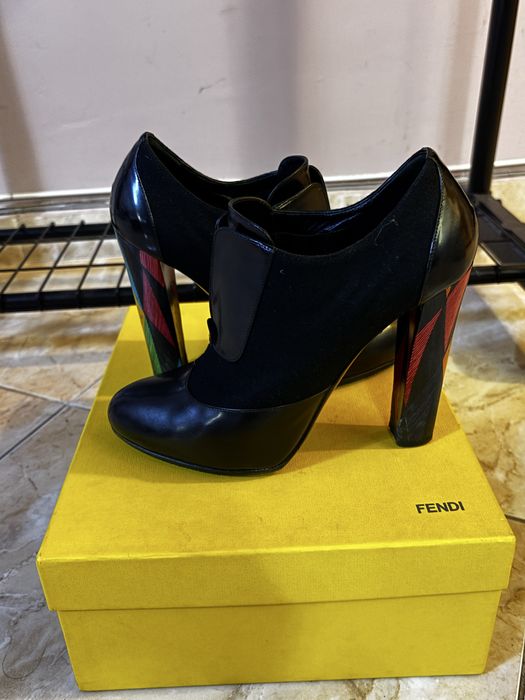 Оргининални боти Fendi