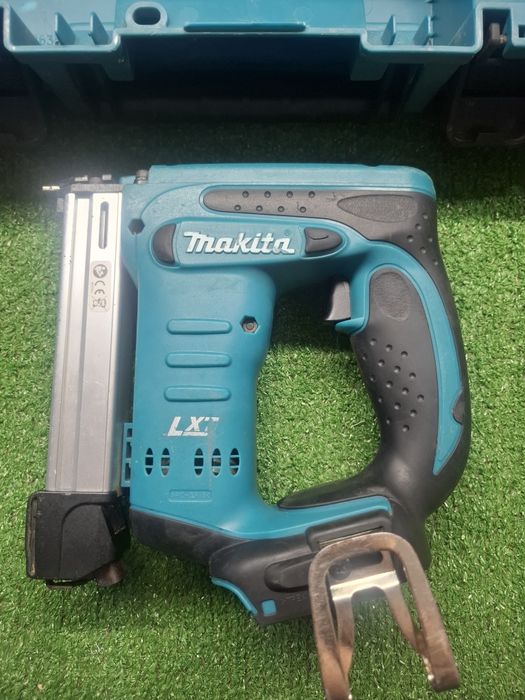 Такер на Makita BST221