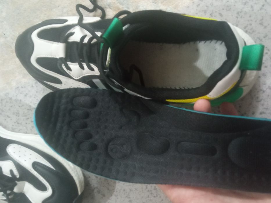 Кроссовки фирма .