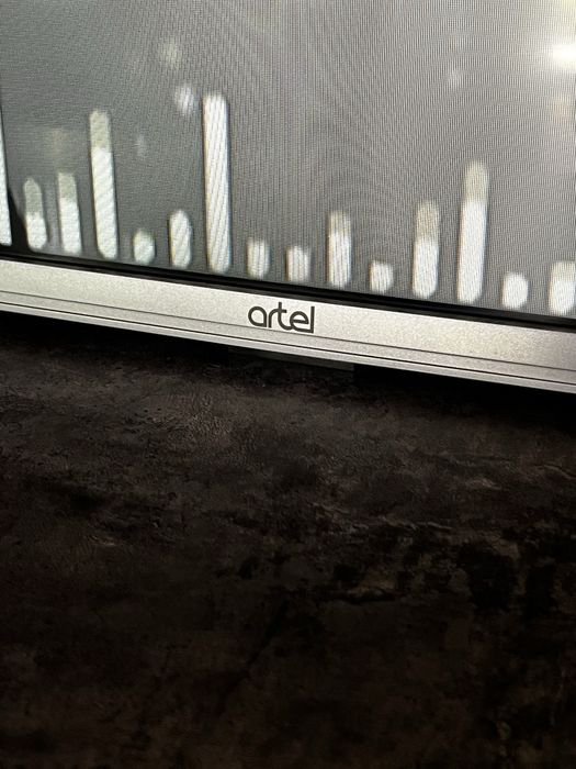 Телевизор Artel 40 дюйм .