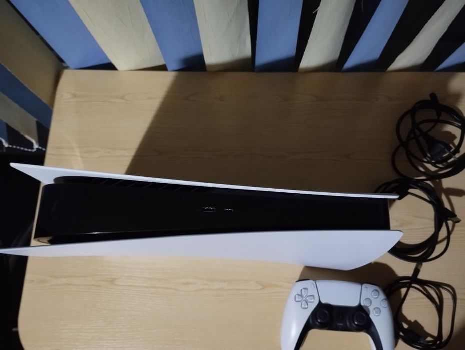 Playstation 5 с игри и стойка