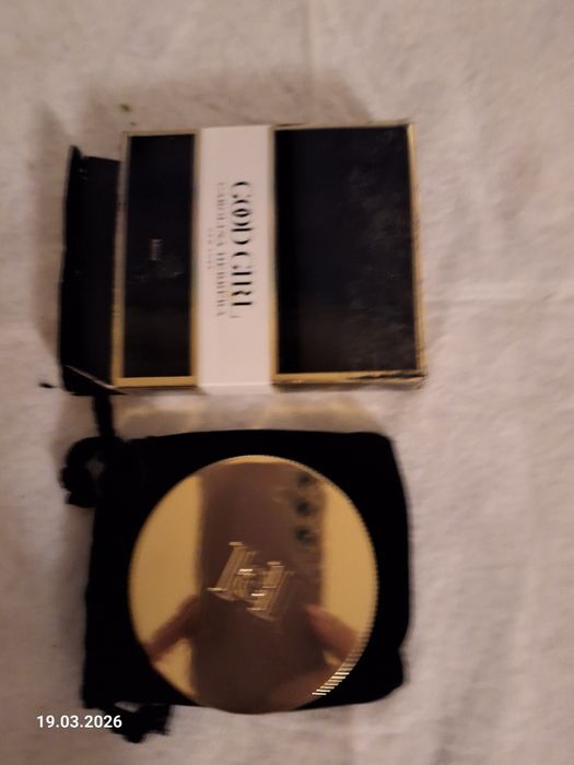 Oglinda de poseta aurie