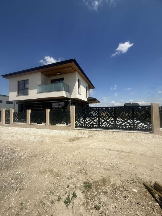 Продава се Къща в Пловдив, Коматевски възел - 220 кв.м за 853 €/кв.м - Снимка #2