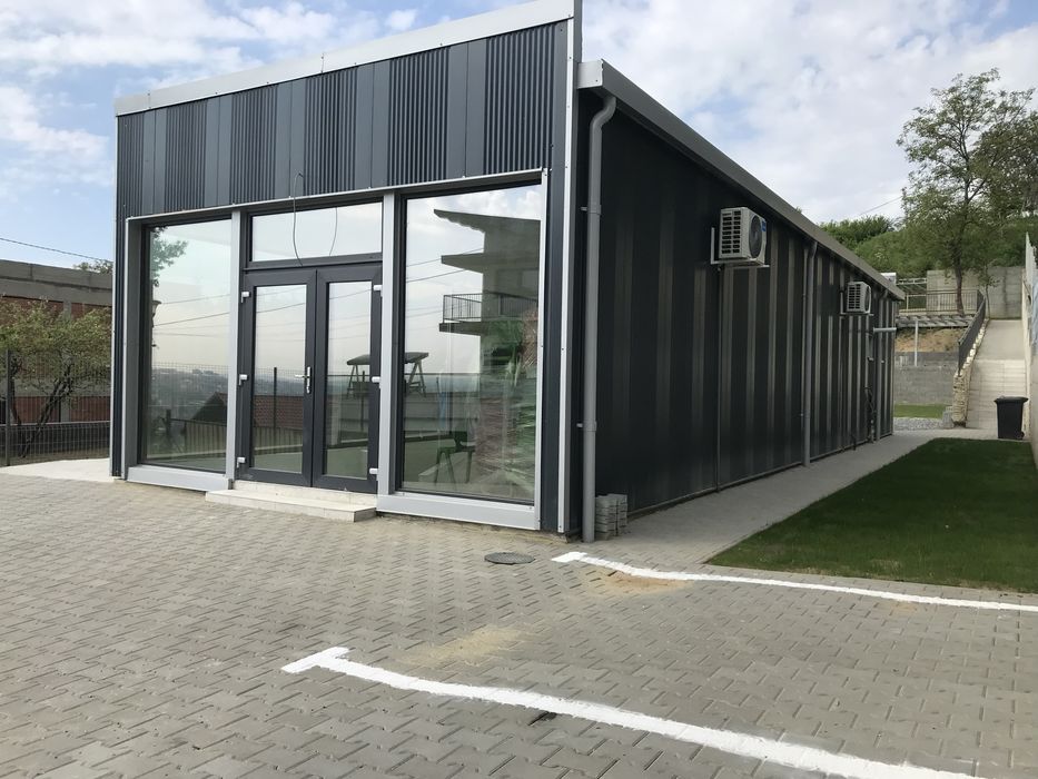 Hala pe schelet metalic