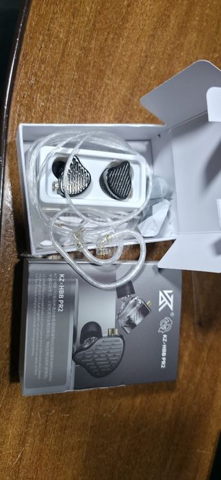 Casti in ear cu fir si cablu detasabil!NOI!!